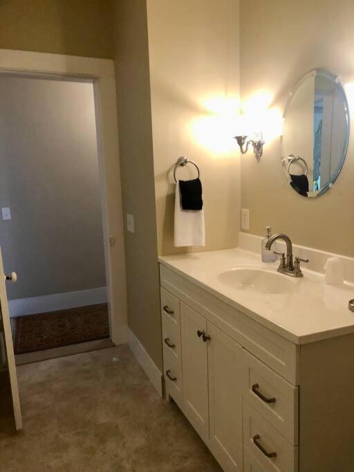 Elegant 2Br Apt W 2 Bathrooms In Historic Hamlet By Berkshires & Hudson Valley, Walk To Restaurants Hillsdale エクステリア 写真